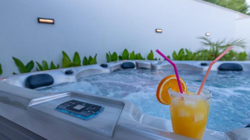 Luxury Villa Sun View with heated pool - image 11