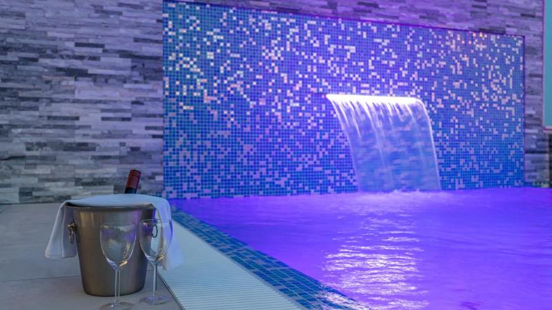 Luxury Villa Sun View with heated pool - image 7