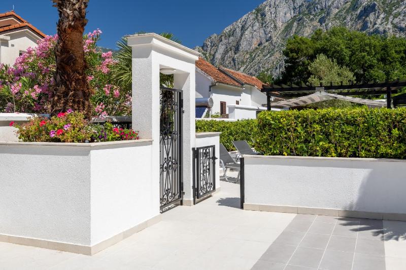 Apartment with private pool Kotor Ljuta 2 - image 10