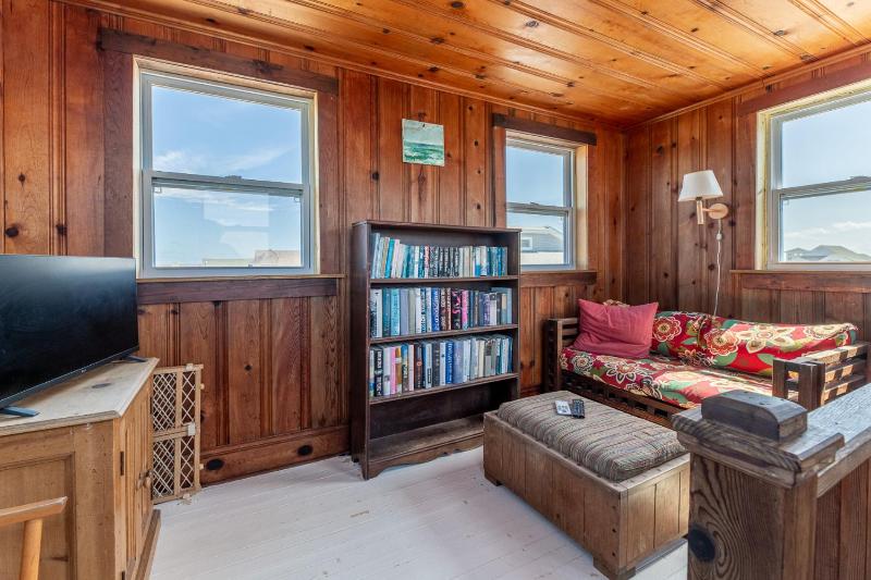 Crow's Nest - SNH MP 19 Oceanfront Historic Cottage Pets OK YR Flex Stays - image 2