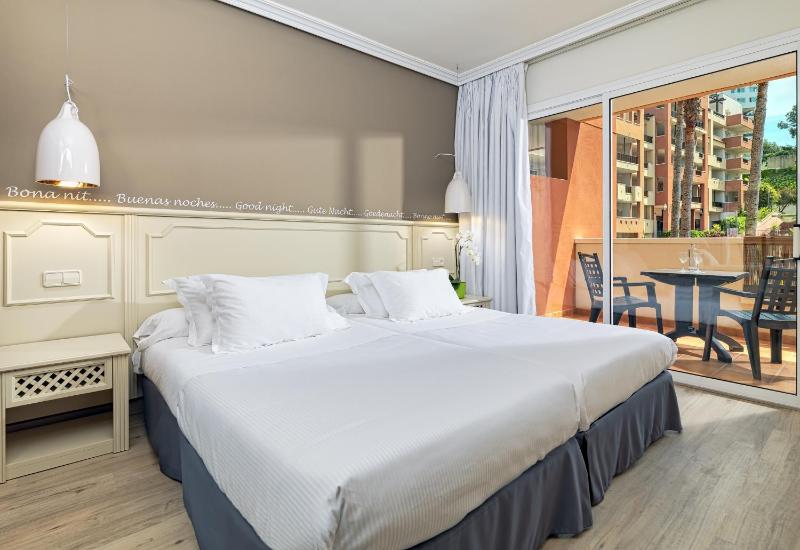 One- Bedroom Apartment (2 Adults + 2 Children up to 10 years old) image 4