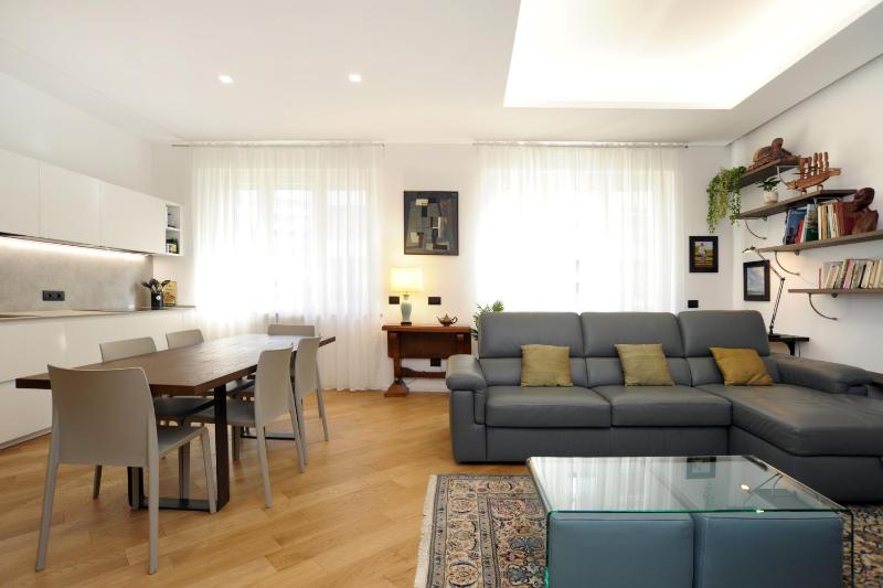 Spacious and cozy flat with two bathroom - image 11