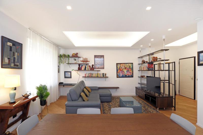 Spacious and cozy flat with two bathroom - image 10