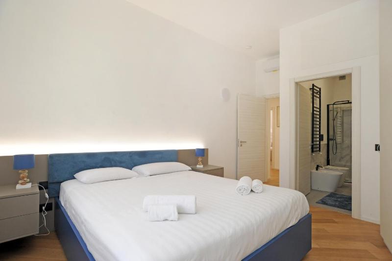 Spacious and cozy flat with two bathroom - image 13