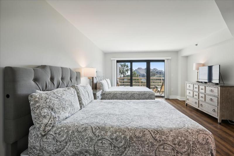 3427 Villamare - image 36