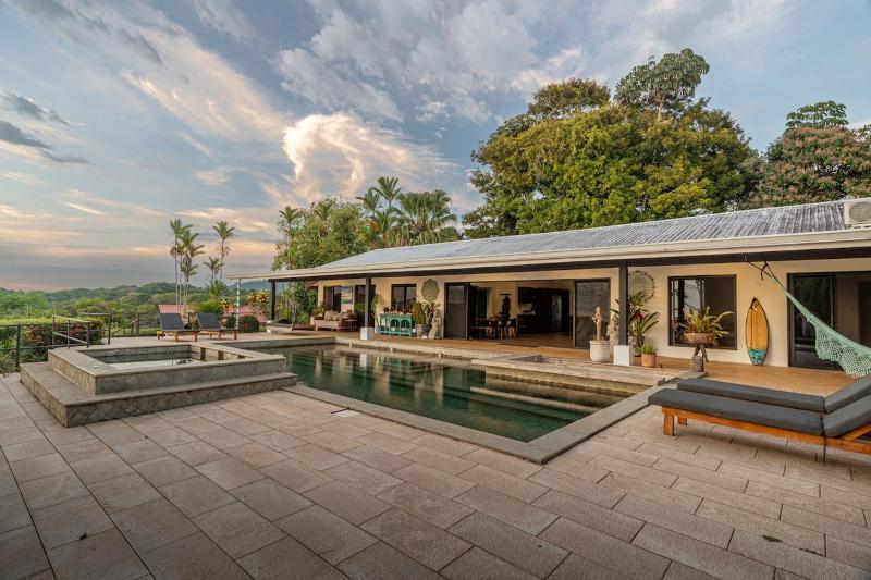 Villa Mangostán - Luxury Ocean-View Villa & Pool - image 2