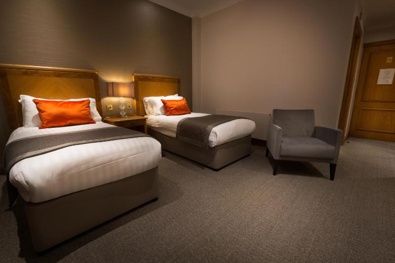 Superior Twin Room image 4