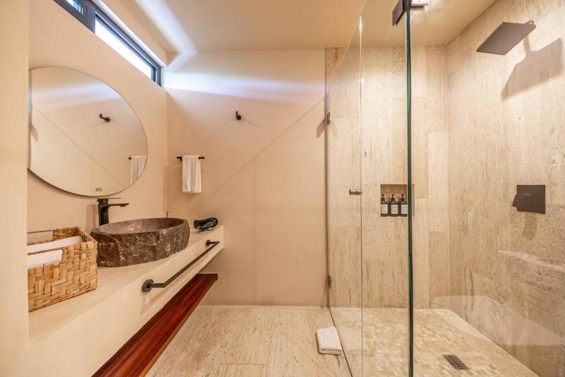 Peaceful Studio Retreat with Hot Tub and King Bed - image 6