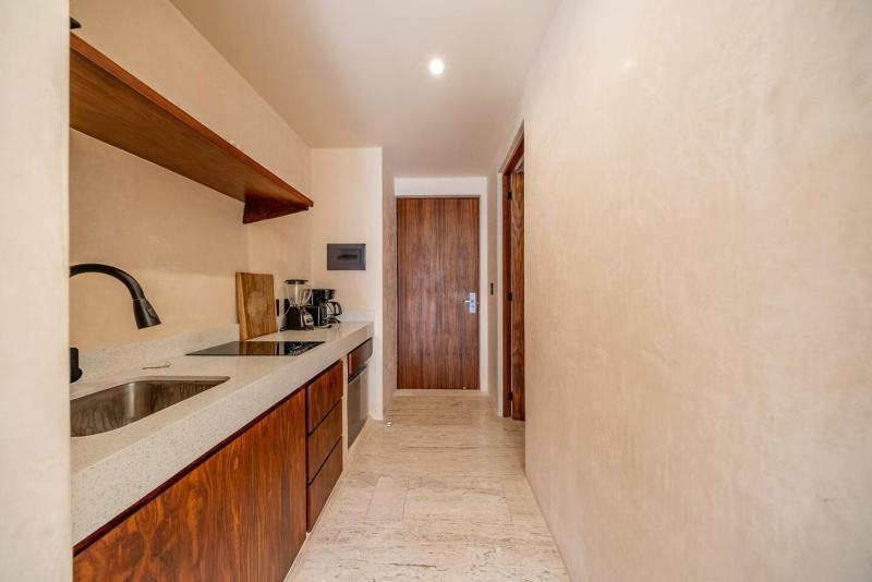 Peaceful Studio Retreat with Hot Tub and King Bed - image 28