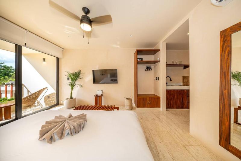 Peaceful Studio Retreat with Hot Tub and King Bed - image 29