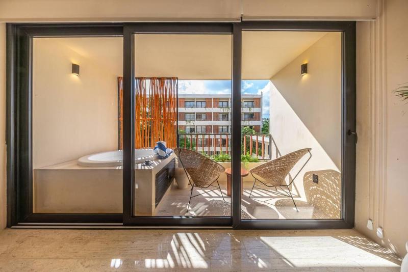 Peaceful Studio Retreat with Hot Tub and King Bed - image 14