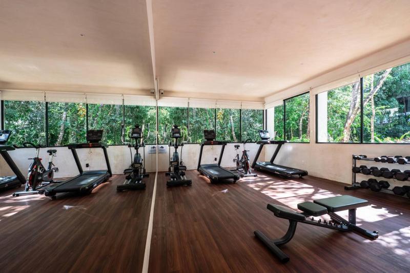 Spacious 3BR w Private Balcony Resort Amenities - image 9