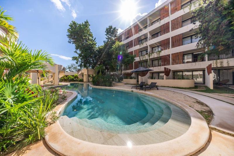 Modern 1BR w Private Jacuzzi Pool Balcony - image 8