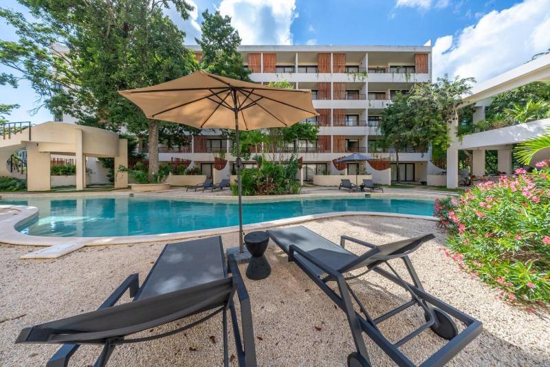 Modern 1BR w Private Jacuzzi Pool Balcony - image 18