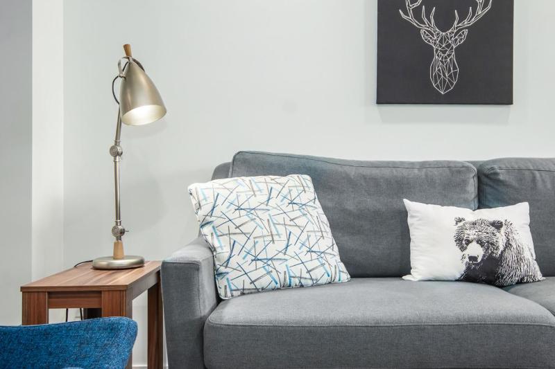 Spacious 1 Bed with Mountain Views only steps from Downtown - image 21