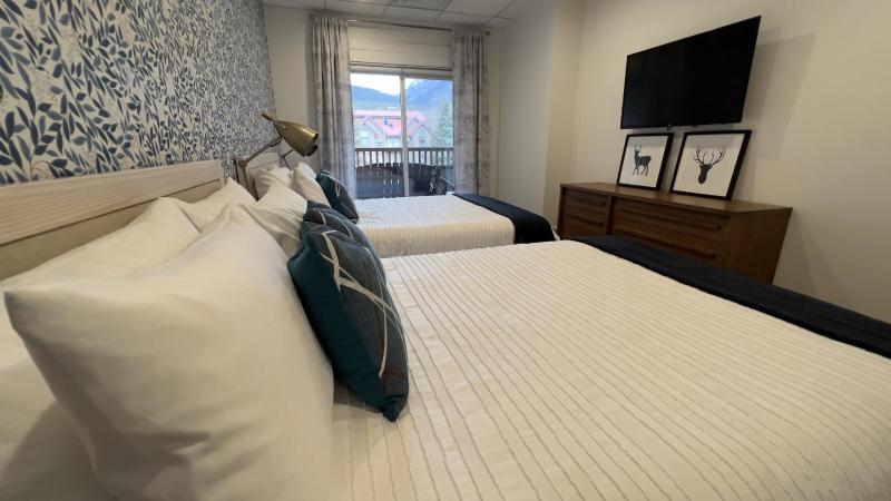 Spacious 1 Bed with Mountain Views only steps from Downtown - image 25