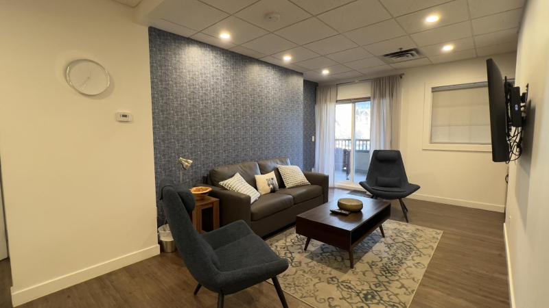 Spacious 1 Bed with Mountain Views only steps from Downtown - image 20