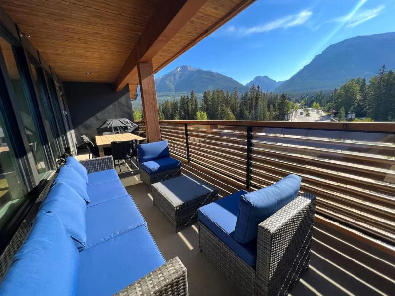 Beautiful 3BR Mountain Views Sleeps 12 Steps from Downtown - image 47