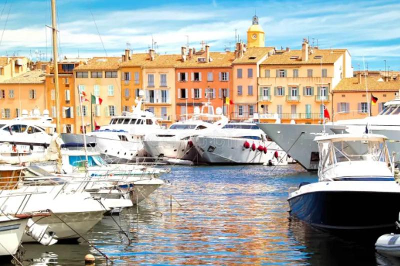 Luxury Apartment In A Residence In Saint Tropez - image 12