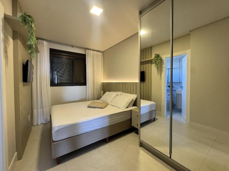 Sonho de Palmas 101 - Apartamento de frente para o mar na deslumbrante praia de Palmas com 3 dormitórios sendo 2 suítes. - image 13