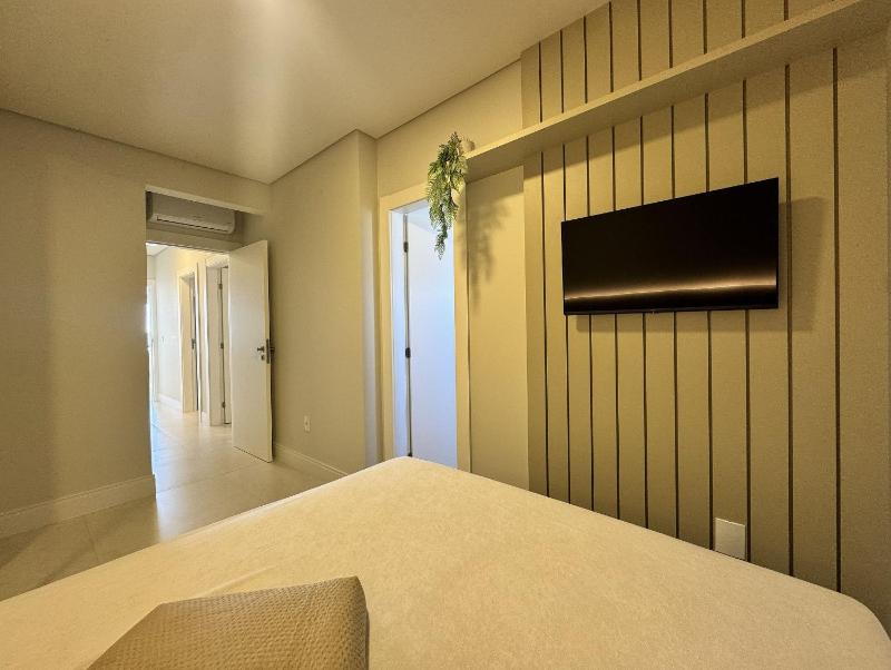 Sonho de Palmas 101 - Apartamento de frente para o mar na deslumbrante praia de Palmas com 3 dormitórios sendo 2 suítes. - image 12