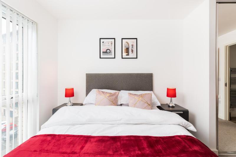 The Lincoln Tribe by Prime Stays - 3 Bedroom Residence with Gated Parking & Garden - image 32