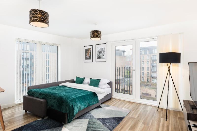 The Lincoln Tribe by Prime Stays - 3 Bedroom Residence with Gated Parking & Garden - image 21