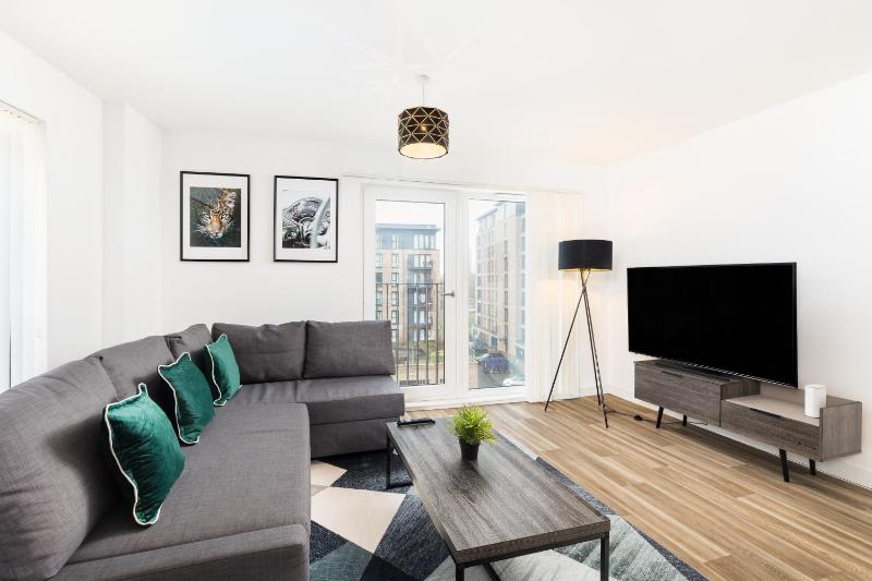 The Lincoln Tribe by Prime Stays - 3 Bedroom Residence with Gated Parking & Garden - image 25