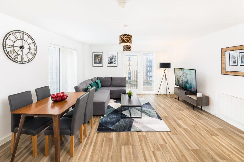 The Lincoln Tribe by Prime Stays - 3 Bedroom Residence with Gated Parking & Garden - image 13