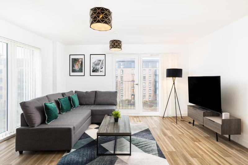 The Lincoln Tribe by Prime Stays - 3 Bedroom Residence with Gated Parking & Garden - image 19