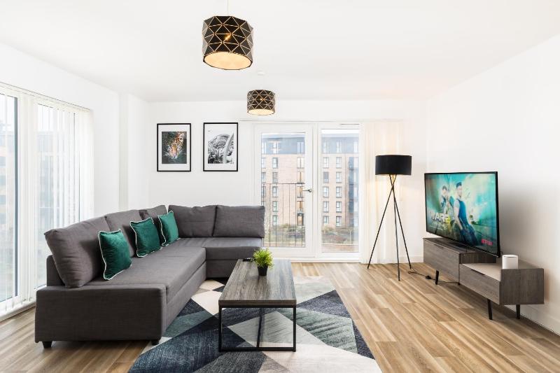 The Lincoln Tribe by Prime Stays - 3 Bedroom Residence with Gated Parking & Garden - image 34