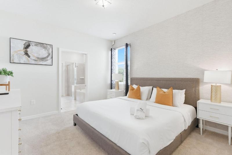 Solterra Serenity 7BR Luxury Estate w Private Pool - image 29