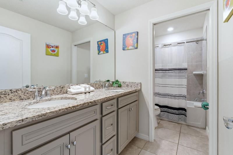 Solterra Serenity 7BR Luxury Estate w Private Pool - image 7