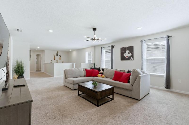 Solterra Serenity 7BR Luxury Estate w Private Pool - image 5