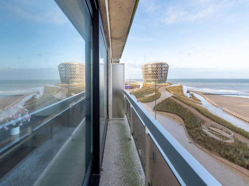 Apartment in Middelkerke Beach Views - image 10