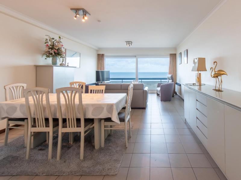 Apartment in Middelkerke Beach Views - image 11