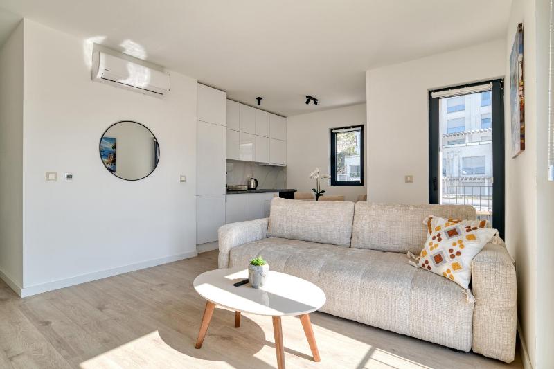 Cozy Dobrota Apartment by MN Property - image 2