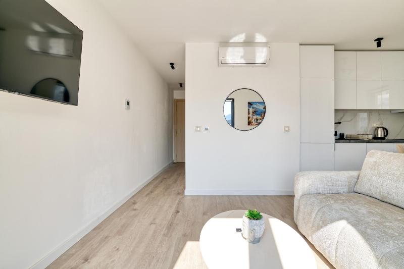 Cozy Dobrota Apartment by MN Property - image 9