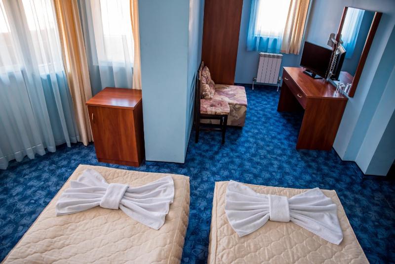 Double or Twin Room with Extra Bed image 2