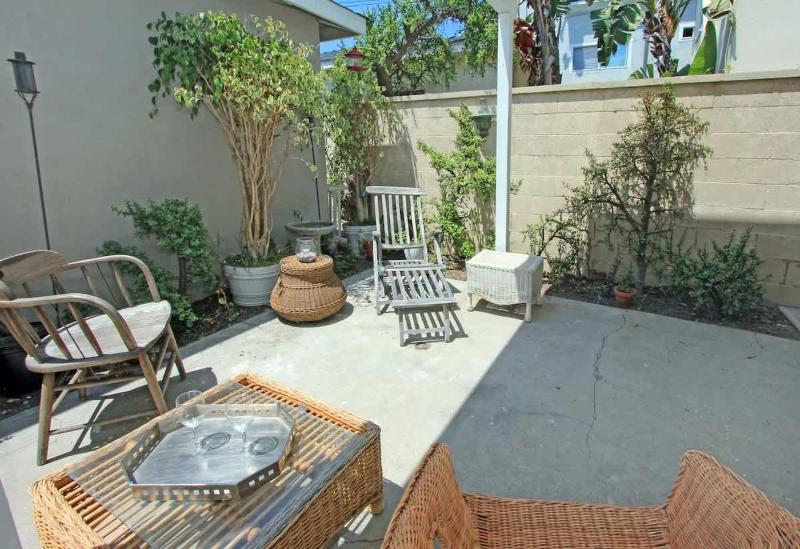 1009 W Bay - Quaint Cottage Steps to Sand home - image 17