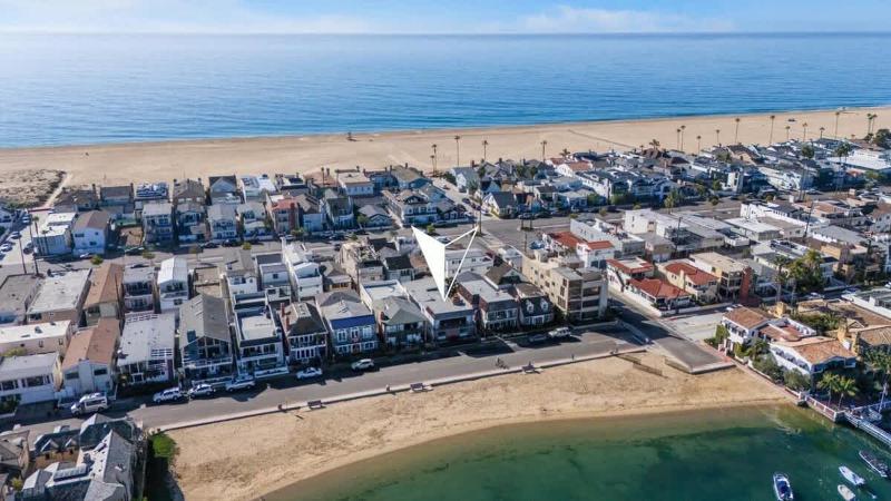 Coastal Charm with Spectacular Bay Views home - image 34