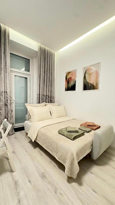 Urban Oasis with Private Terrace - image 16