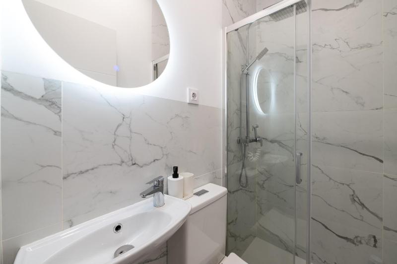 QST17 Chamberí 1 Bedroom Apartament - image 5