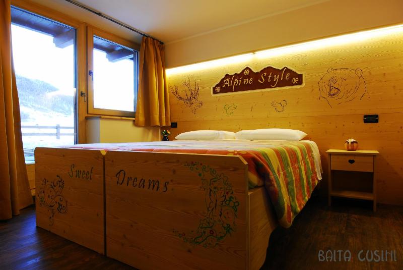 Standard One-Bedroom Apartment (3 adults) image 2