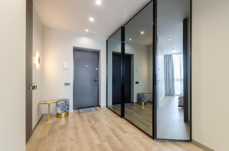12-85 French Quarter 2 Predslavynska 42 Kyiv centre fantastic city view 15 kW backup power Petrovdom Apartment - image 5