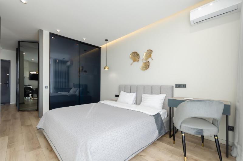 12-85 French Quarter 2 Predslavynska 42 Kyiv centre fantastic city view 15 kW backup power Petrovdom Apartment - image 11