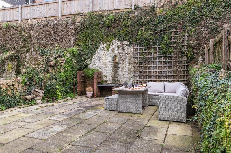 3 Somerset Place - Heart of Tenby Close to the Beach - image 3