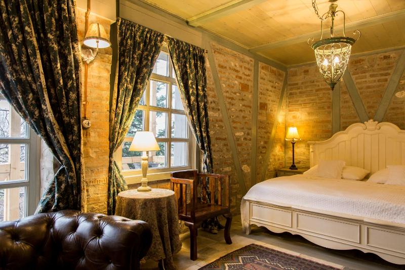 Deluxe Double Room with Balcony image 1