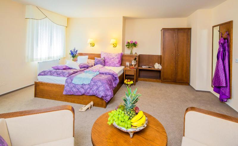 Quadruple Room with Garden View image 1