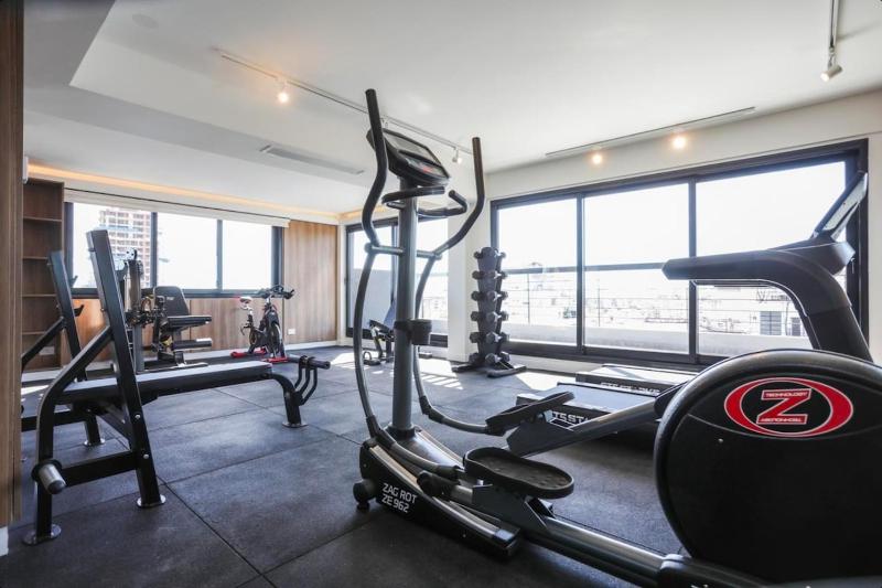 Modern Central location Studio with Rooftop Pool - image 10